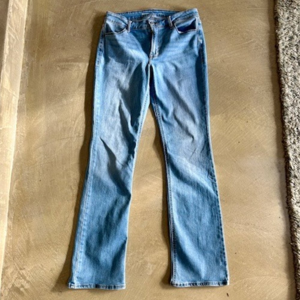 OLD NAVY MID RISE KICKER BOOT CUT SIZE 8 LONG